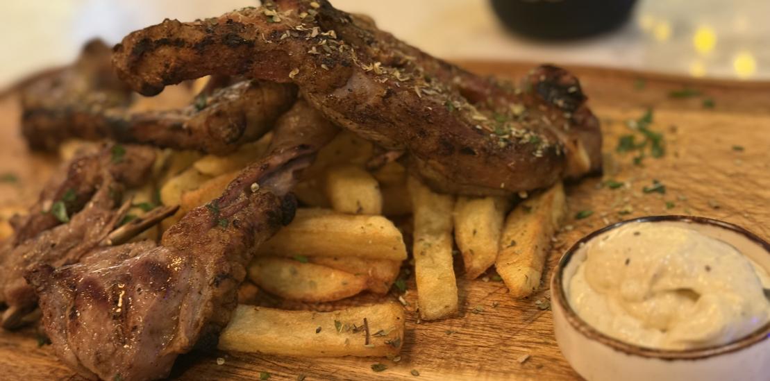 Πρωτοχρονιά στην Αθήνα με Αρνίσια Παϊδάκια & Μεσογειακές Γεύσεις στο Alysso Restaurant